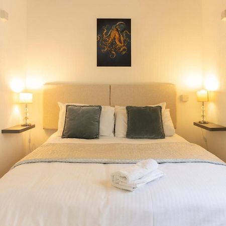 **Sunny And Bright, Thatchers Rock One Bed Beach Front Apartment*** Torquay Exterior foto