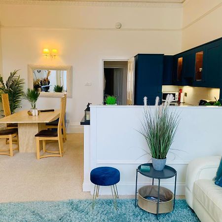 **Sunny And Bright, Thatchers Rock One Bed Beach Front Apartment*** Torquay Exterior foto