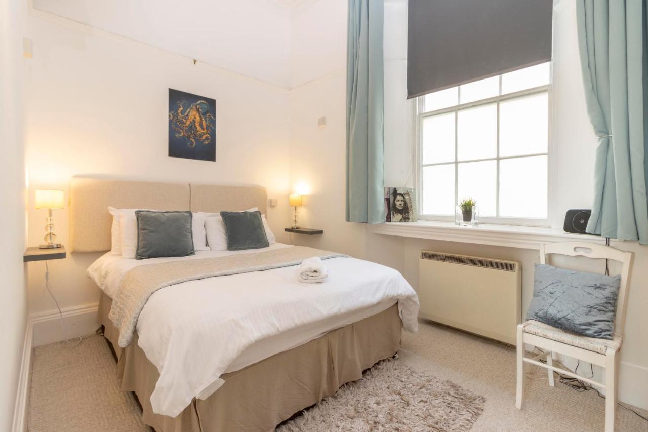 **Sunny And Bright, Thatchers Rock One Bed Beach Front Apartment*** Torquay Exterior foto