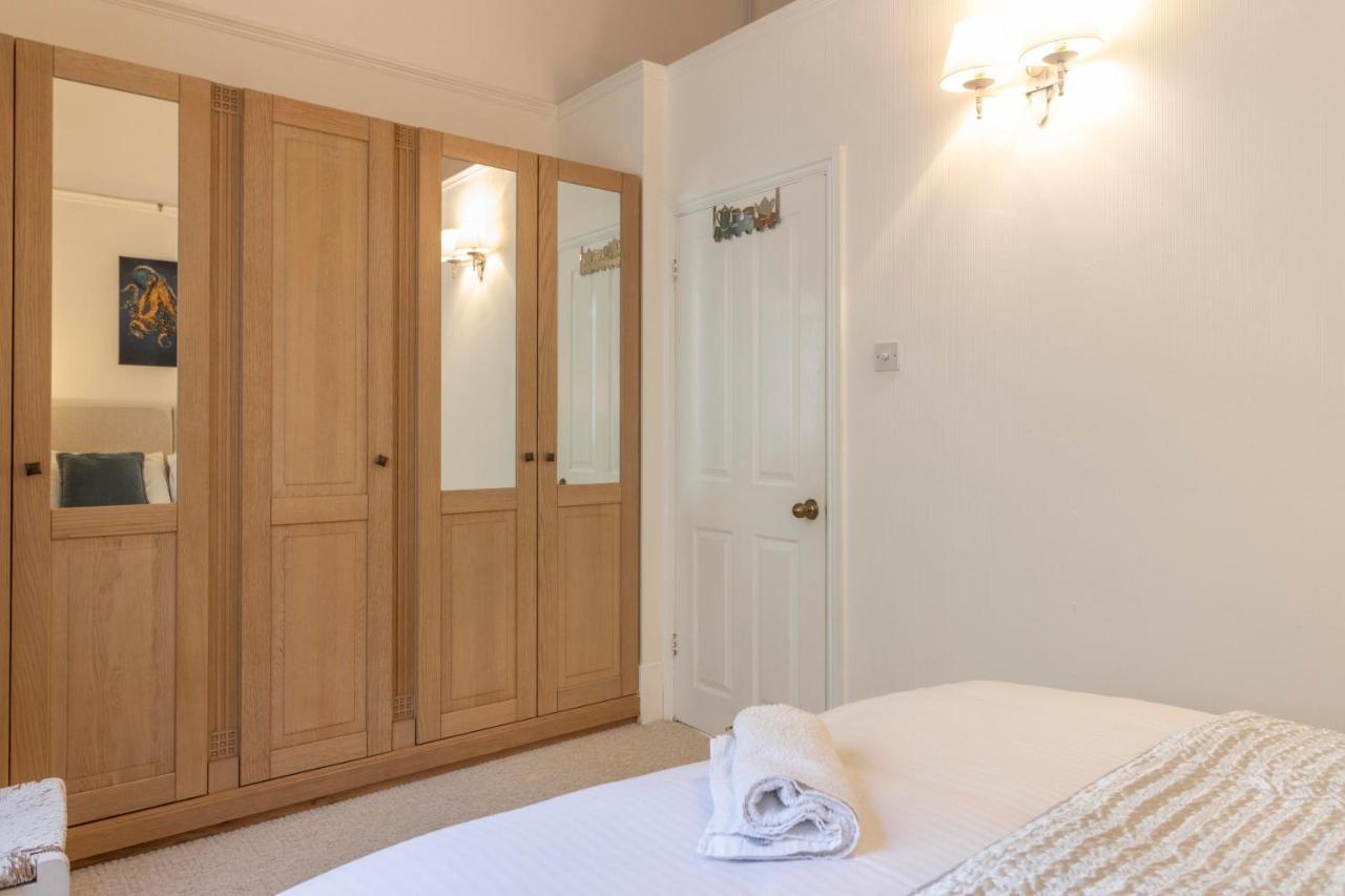 **Sunny And Bright, Thatchers Rock One Bed Beach Front Apartment*** Torquay Exterior foto