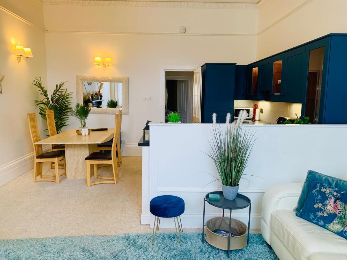 **Sunny And Bright, Thatchers Rock One Bed Beach Front Apartment*** Torquay Exterior foto