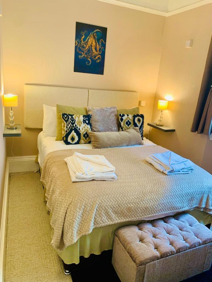 **Sunny And Bright, Thatchers Rock One Bed Beach Front Apartment*** Torquay Exterior foto