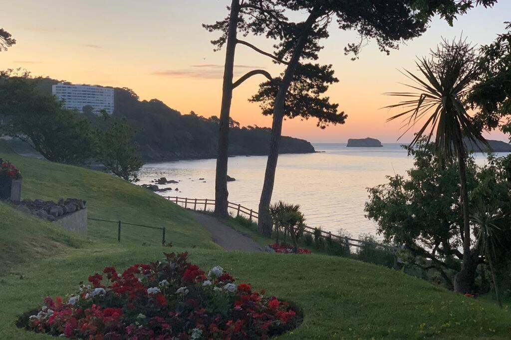 **Sunny And Bright, Thatchers Rock One Bed Beach Front Apartment*** Torquay Exterior foto