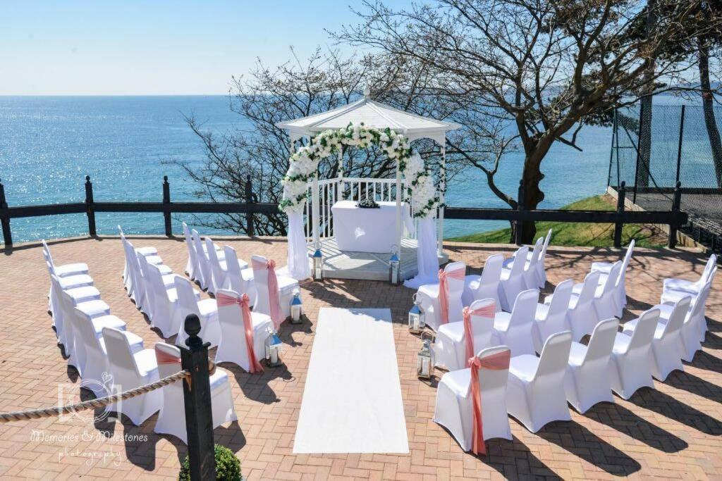 **Sunny And Bright, Thatchers Rock One Bed Beach Front Apartment*** Torquay Exterior foto