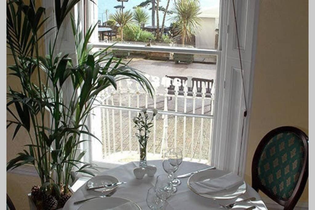 **Sunny And Bright, Thatchers Rock One Bed Beach Front Apartment*** Torquay Exterior foto
